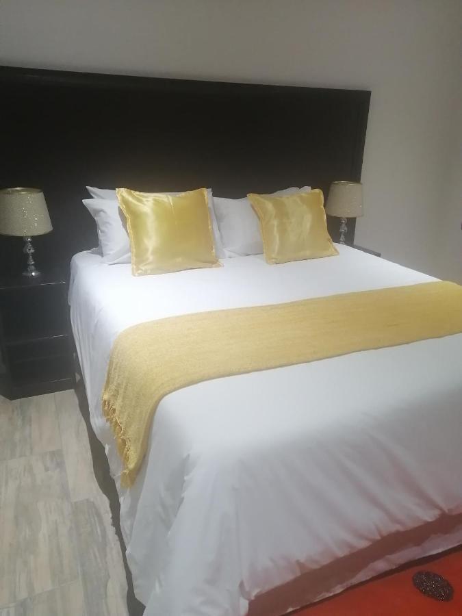 Lala Poa Guest House Klerksdorp Extérieur photo