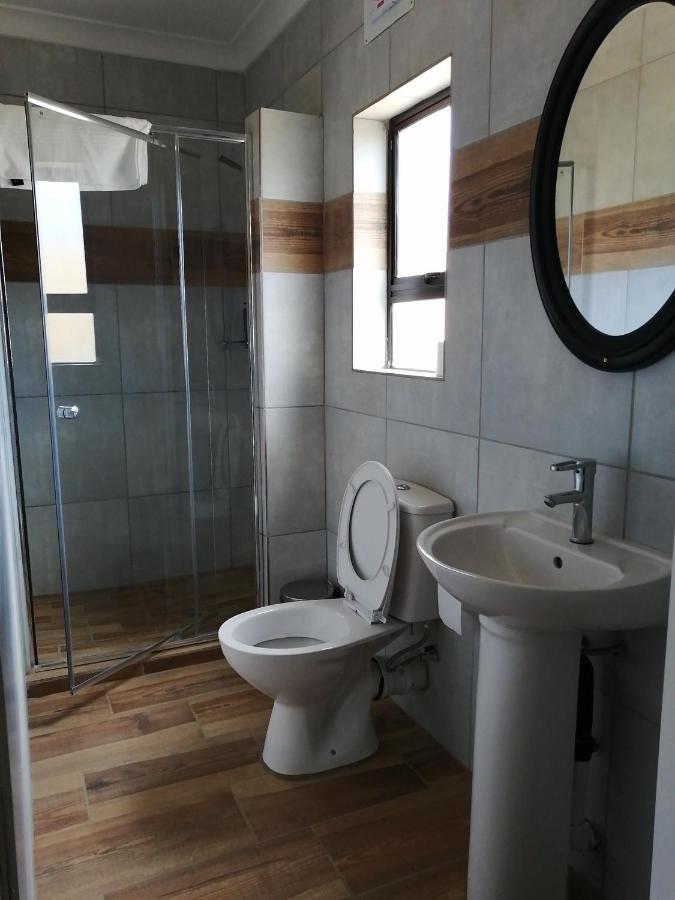 Lala Poa Guest House Klerksdorp Extérieur photo
