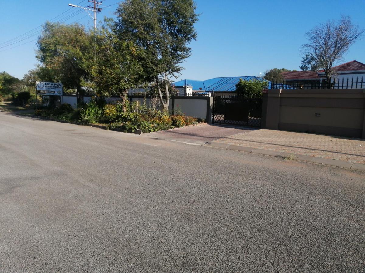 Lala Poa Guest House Klerksdorp Extérieur photo
