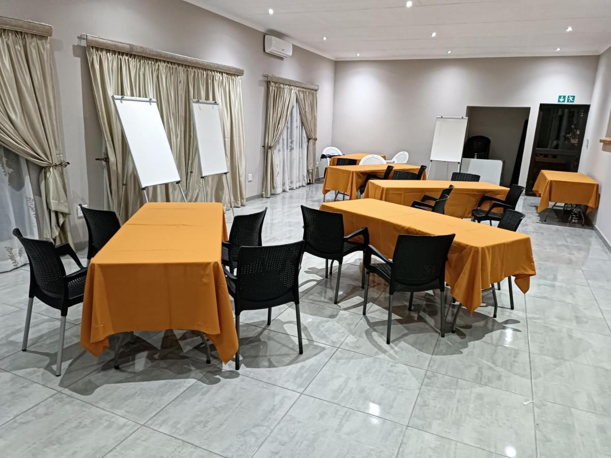 Lala Poa Guest House Klerksdorp Extérieur photo