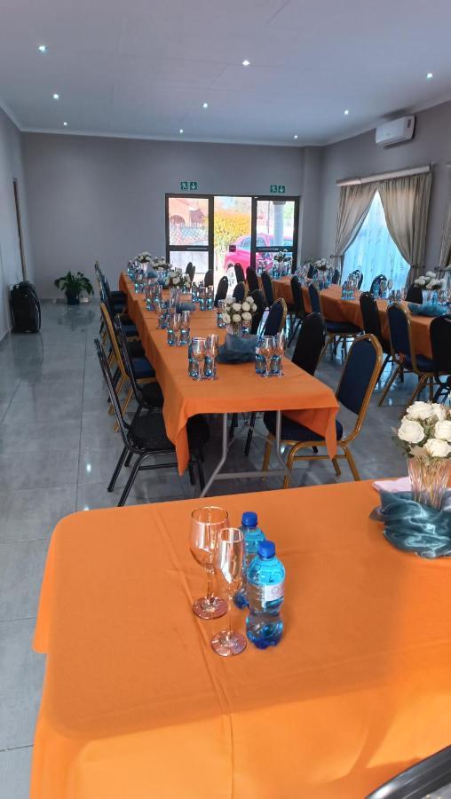 Lala Poa Guest House Klerksdorp Extérieur photo
